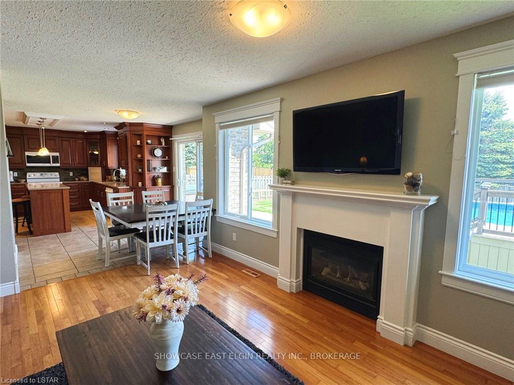 Photo 8 of 6 Woodvale Drive, Thames Centre, Dorchester — HOMEH