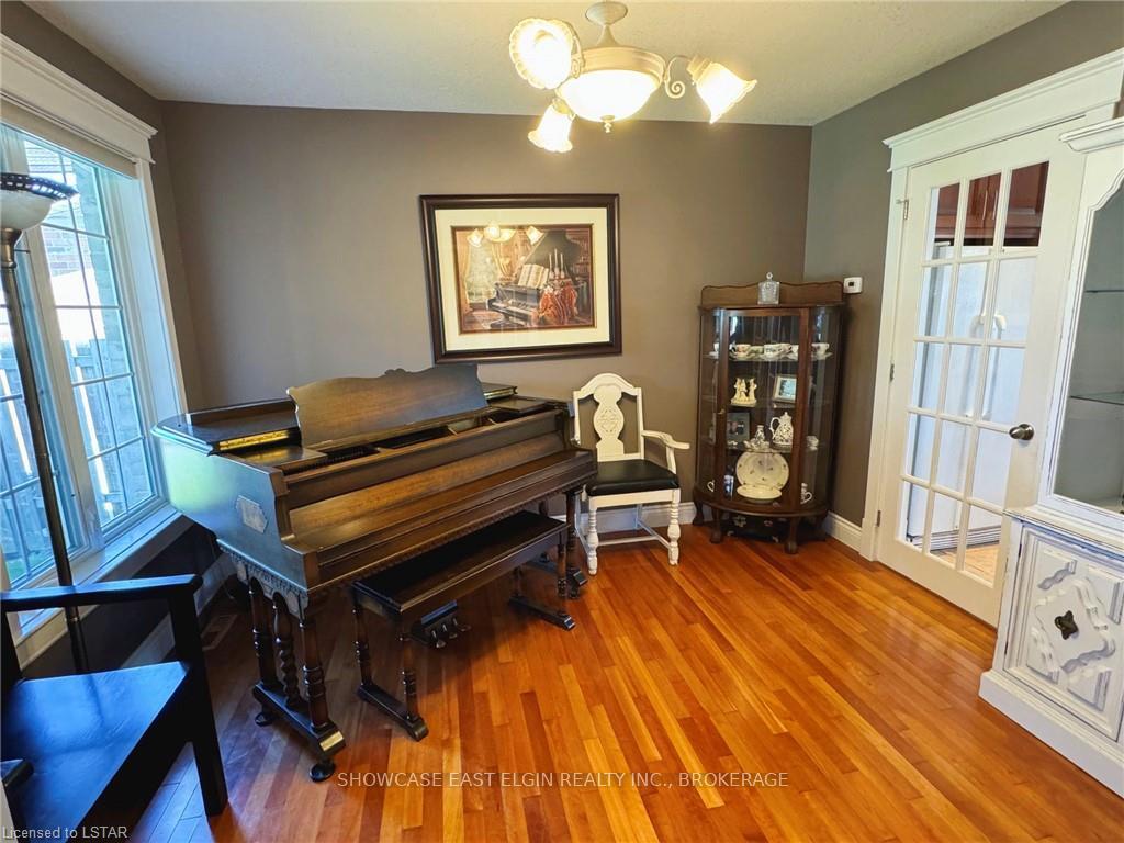 Photo 11 of 6 Woodvale Drive, Thames Centre, Dorchester — HOMEH