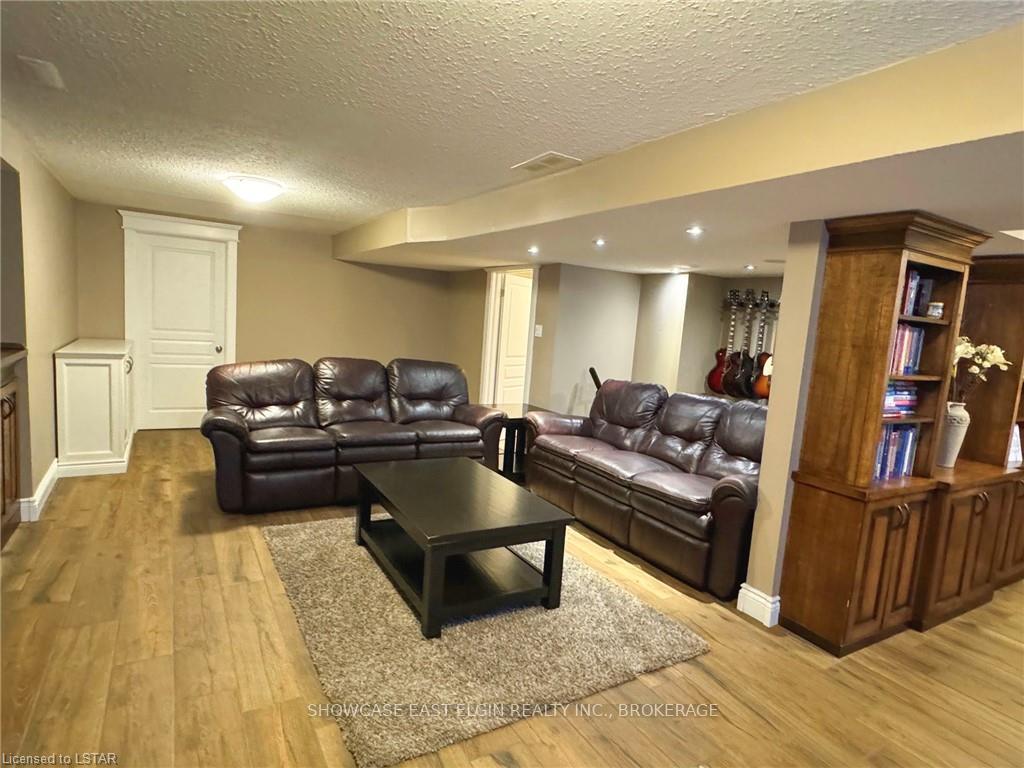 Photo 19 of 6 Woodvale Drive, Thames Centre, Dorchester — HOMEH