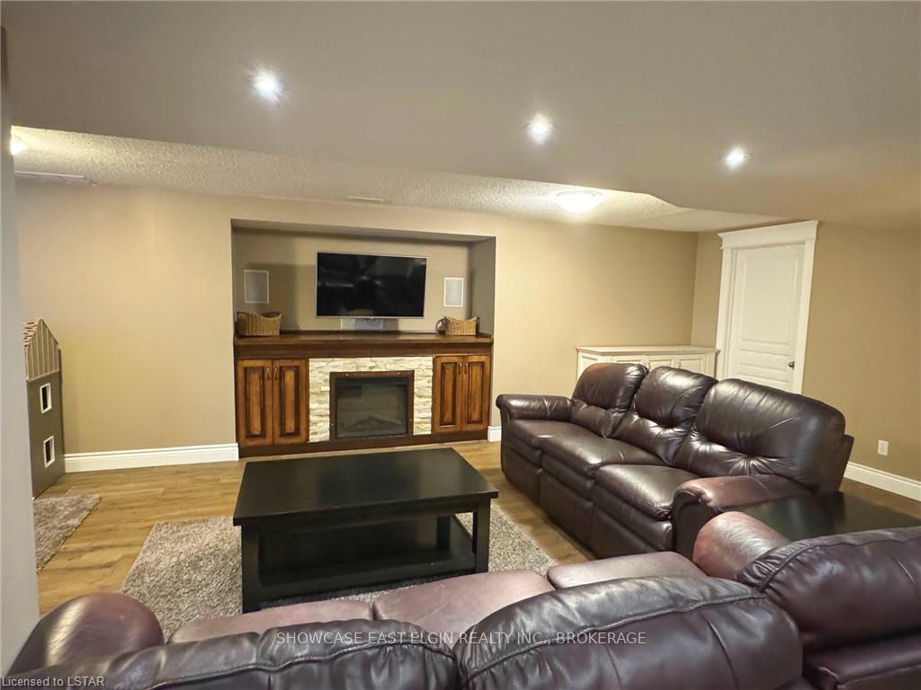 Photo 20 of 6 Woodvale Drive, Thames Centre, Dorchester — HOMEH