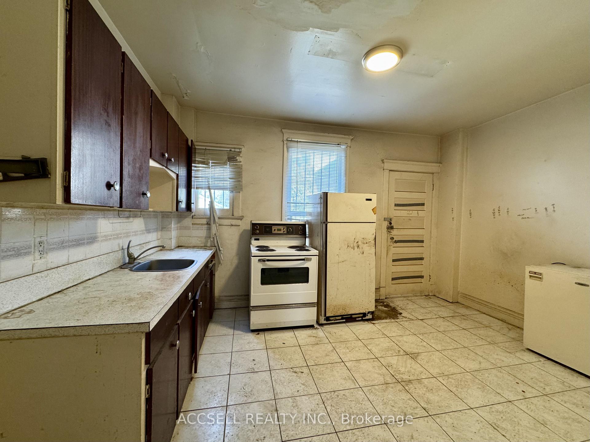 Photo 3 of 277 Jones Avenue, Toronto, South Riverdale — HOMEH