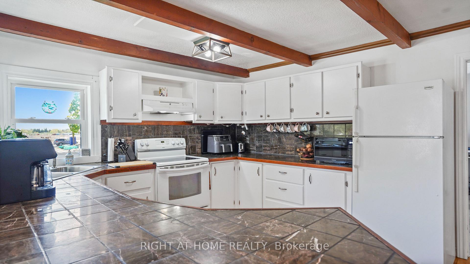 Photo 6 of 1407 Kottmeier Road, Thorold, Hurricane/Merrittville — HOMEH