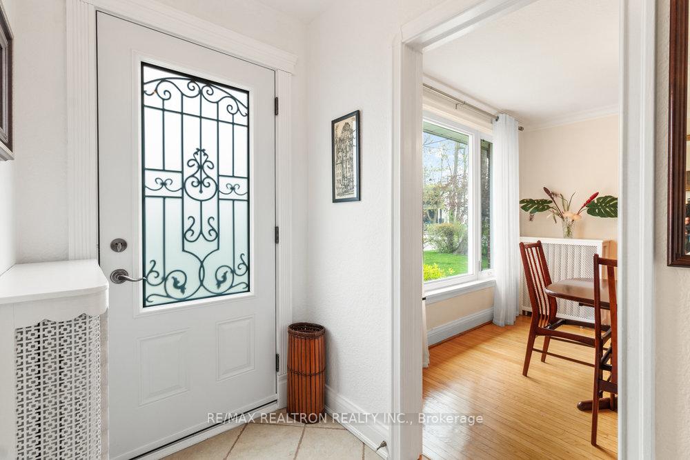 Photo 4 of 35 Kirkland Boulevard, Toronto, Englemount-Lawrence — HOMEH