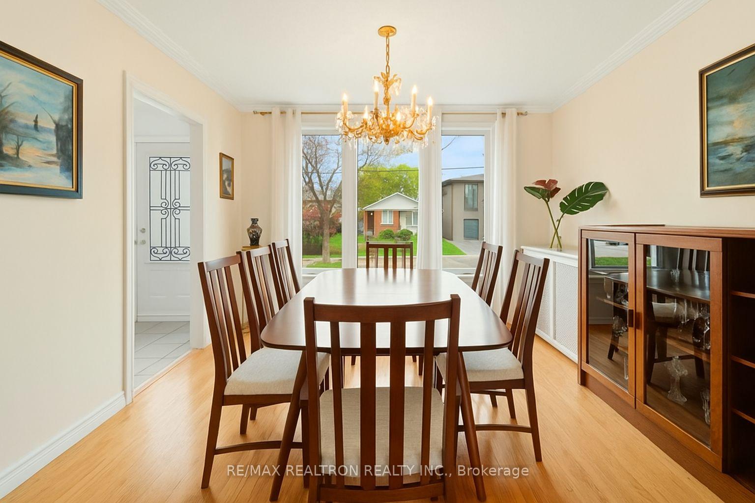 Photo 5 of 35 Kirkland Boulevard, Toronto, Englemount-Lawrence — HOMEH