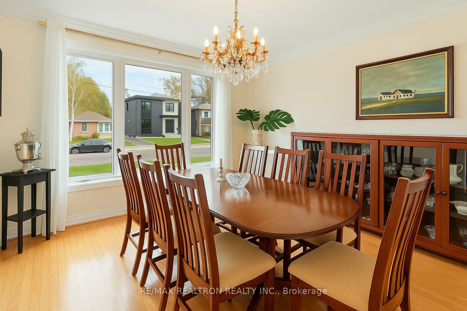 Photo 6 of 35 Kirkland Boulevard, Toronto, Englemount-Lawrence — HOMEH