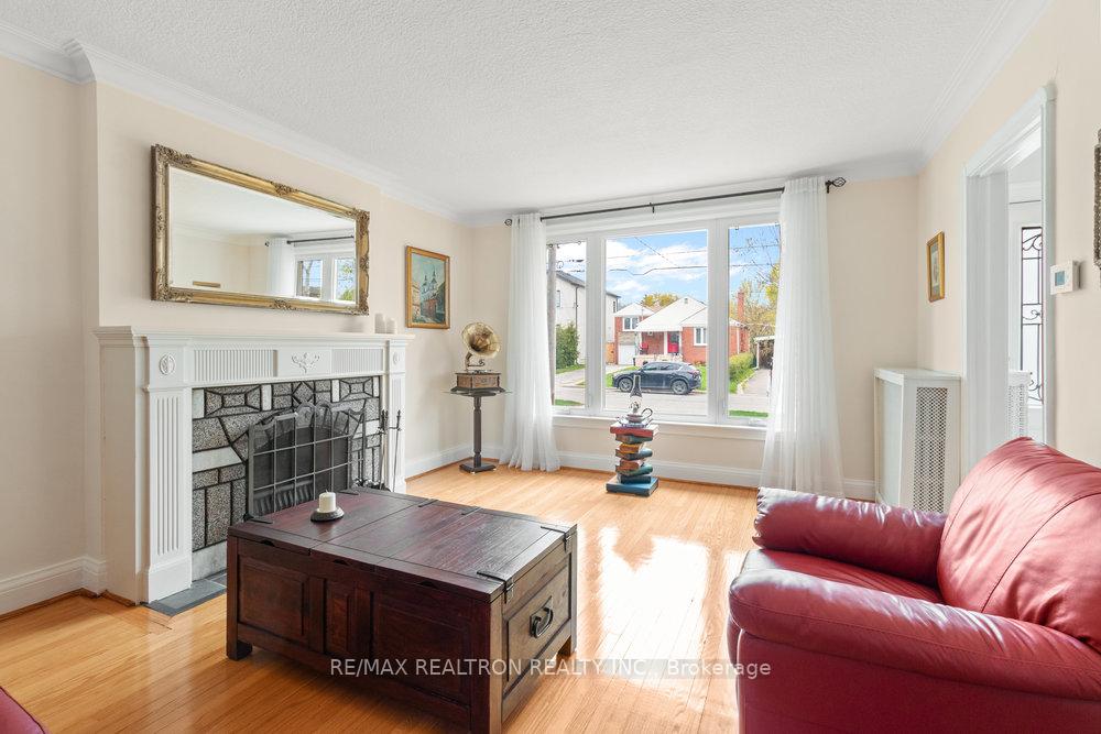 Photo 8 of 35 Kirkland Boulevard, Toronto, Englemount-Lawrence — HOMEH