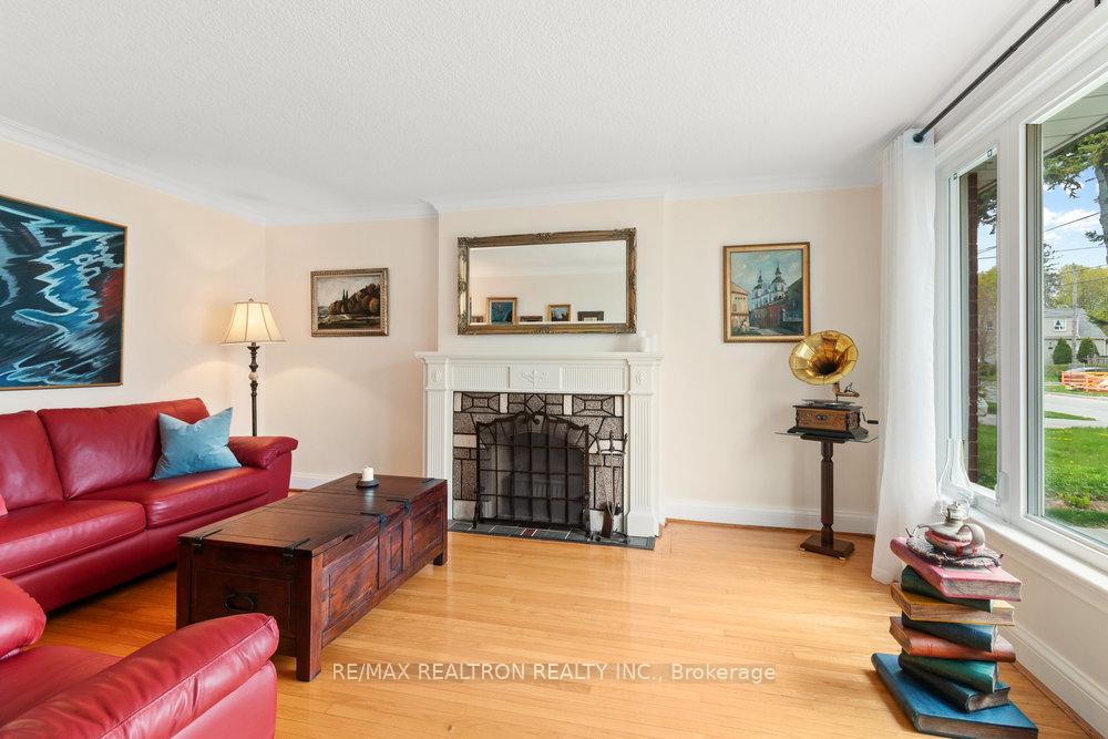 Photo 10 of 35 Kirkland Boulevard, Toronto, Englemount-Lawrence — HOMEH