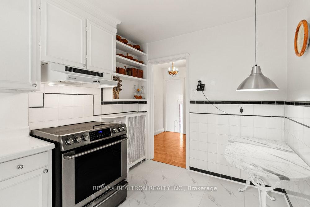 Photo 12 of 35 Kirkland Boulevard, Toronto, Englemount-Lawrence — HOMEH