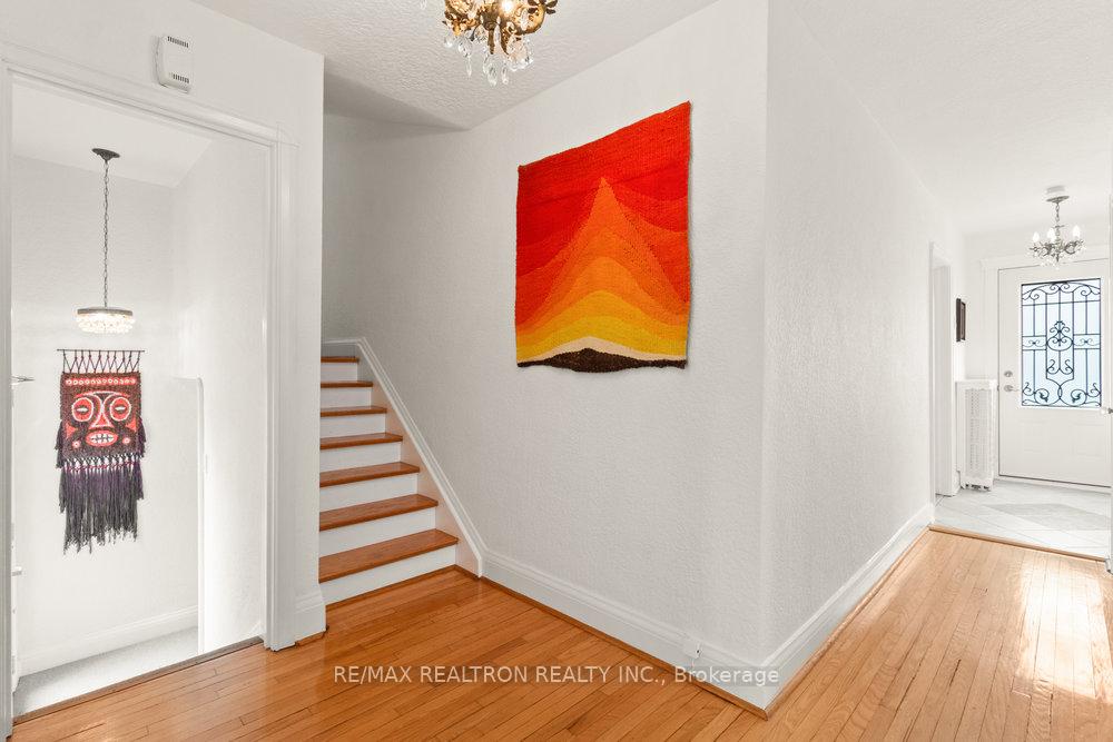 Photo 13 of 35 Kirkland Boulevard, Toronto, Englemount-Lawrence — HOMEH
