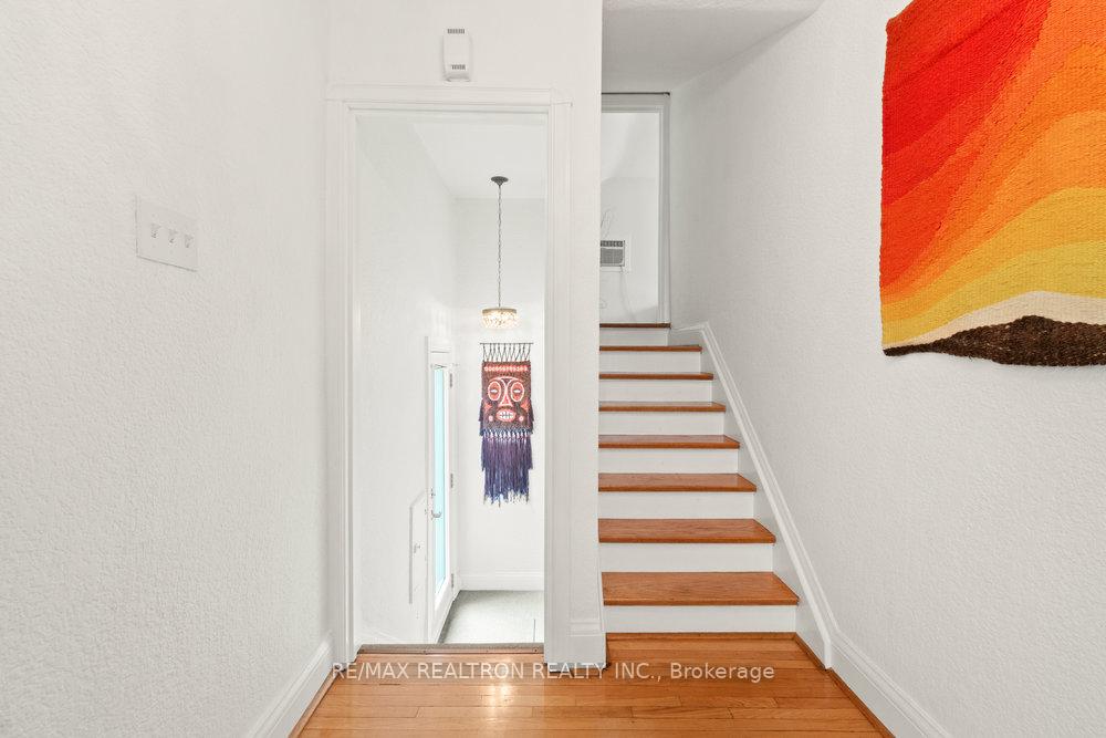 Photo 14 of 35 Kirkland Boulevard, Toronto, Englemount-Lawrence — HOMEH