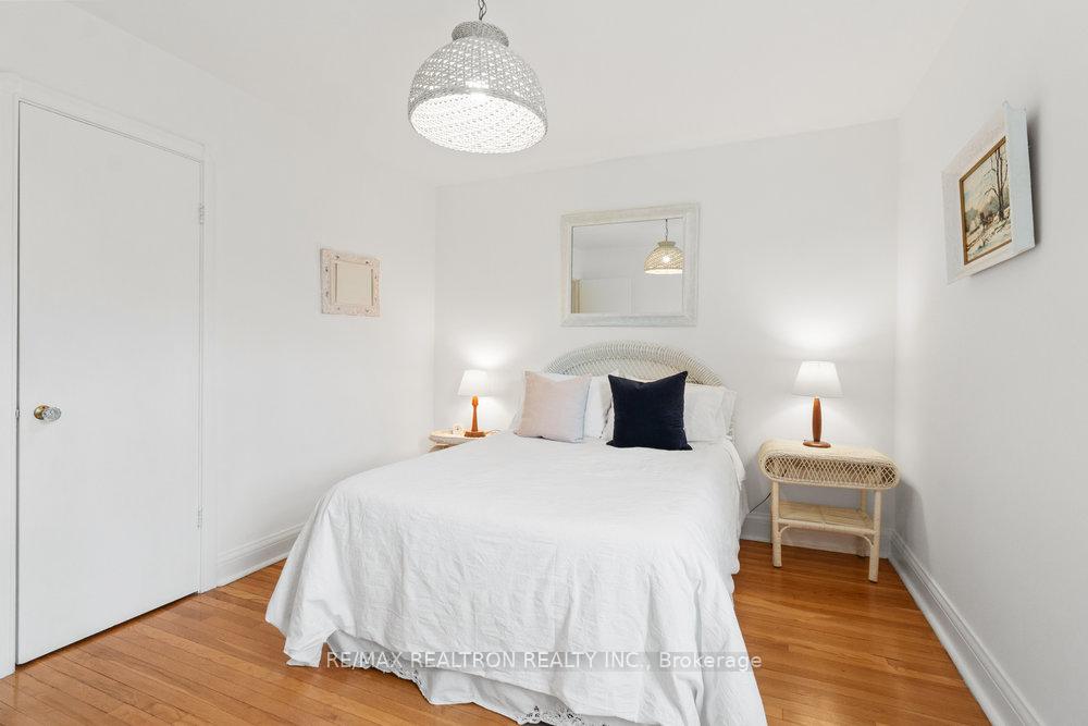 Photo 17 of 35 Kirkland Boulevard, Toronto, Englemount-Lawrence — HOMEH