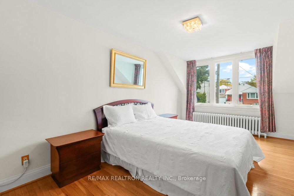 Photo 19 of 35 Kirkland Boulevard, Toronto, Englemount-Lawrence — HOMEH