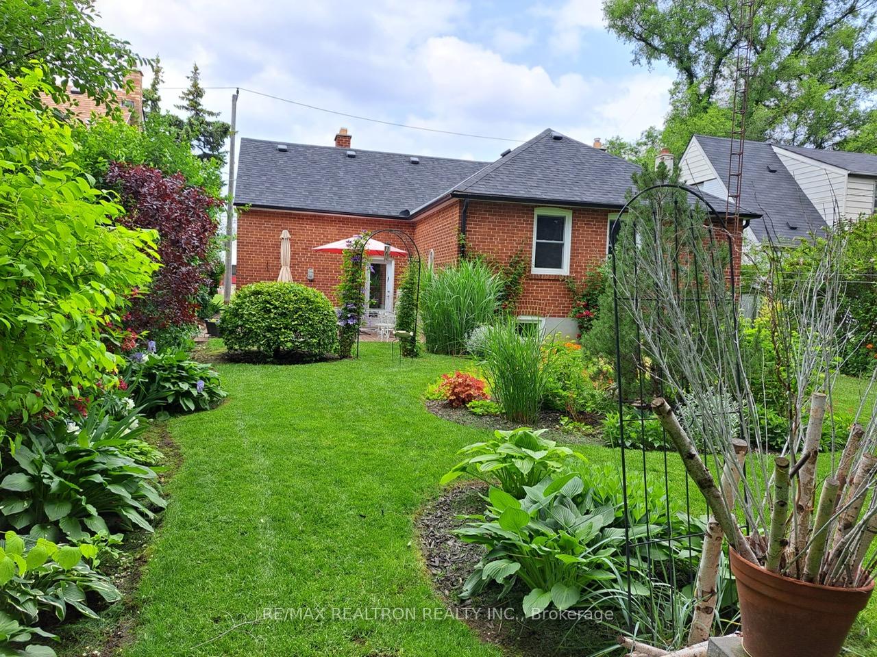 Photo 24 of 35 Kirkland Boulevard, Toronto, Englemount-Lawrence — HOMEH