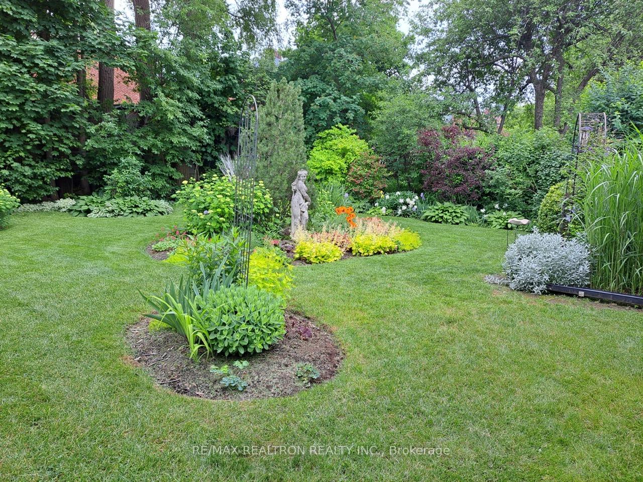Photo 26 of 35 Kirkland Boulevard, Toronto, Englemount-Lawrence — HOMEH