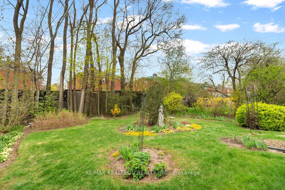 Photo 29 of 35 Kirkland Boulevard, Toronto, Englemount-Lawrence — HOMEH