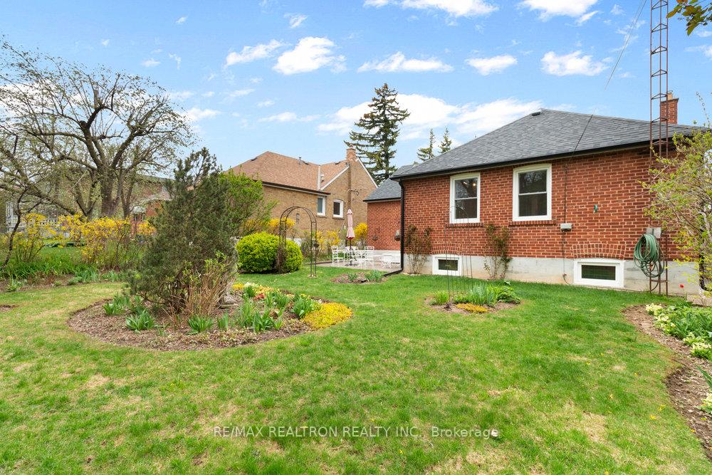 Photo 30 of 35 Kirkland Boulevard, Toronto, Englemount-Lawrence — HOMEH