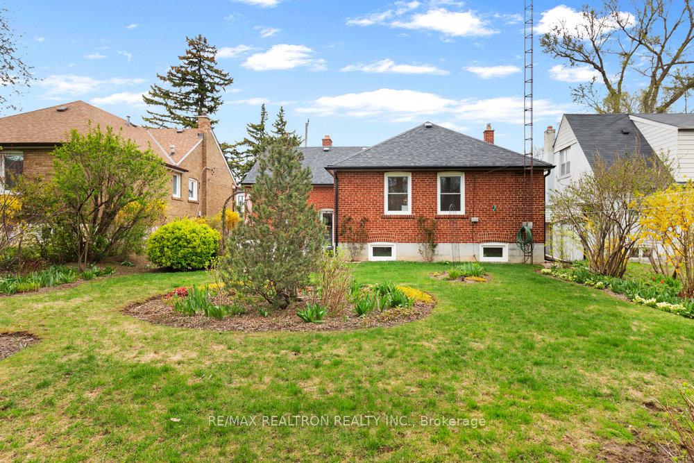 Photo 31 of 35 Kirkland Boulevard, Toronto, Englemount-Lawrence — HOMEH