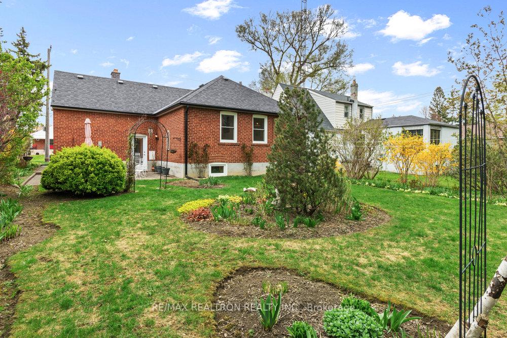 Photo 32 of 35 Kirkland Boulevard, Toronto, Englemount-Lawrence — HOMEH