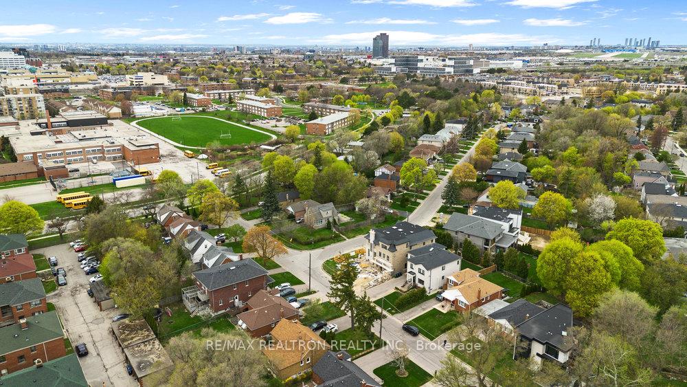 Photo 34 of 35 Kirkland Boulevard, Toronto, Englemount-Lawrence — HOMEH