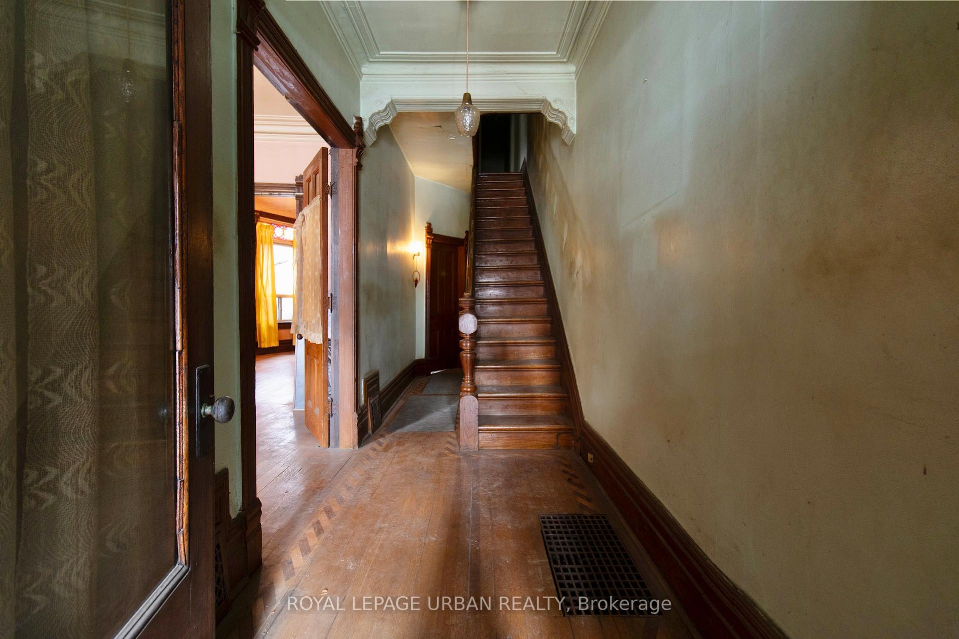 Photo 3 of 95 Crawford Street, Toronto, Niagara — HOMEH