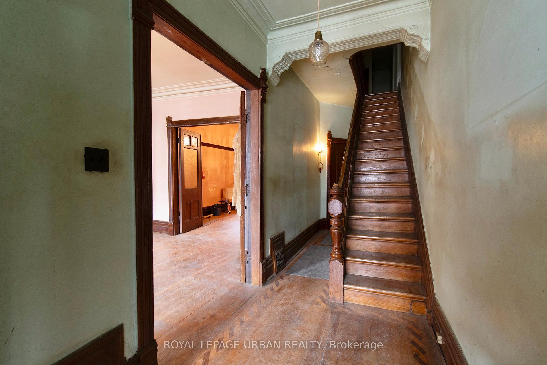 Photo 4 of 95 Crawford Street, Toronto, Niagara — HOMEH