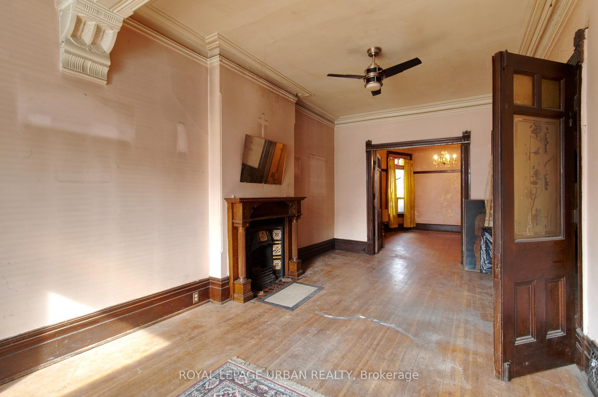 Photo 12 of 95 Crawford Street, Toronto, Niagara — HOMEH