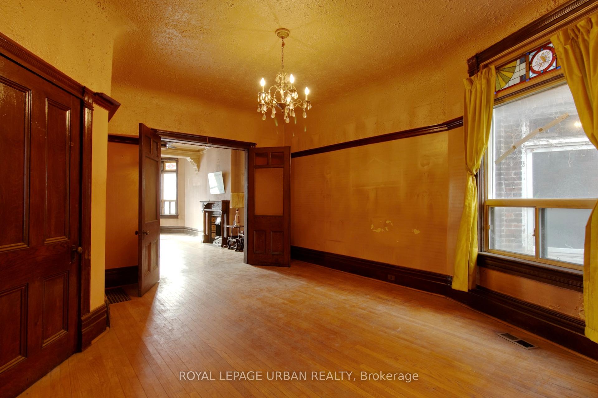Photo 17 of 95 Crawford Street, Toronto, Niagara — HOMEH