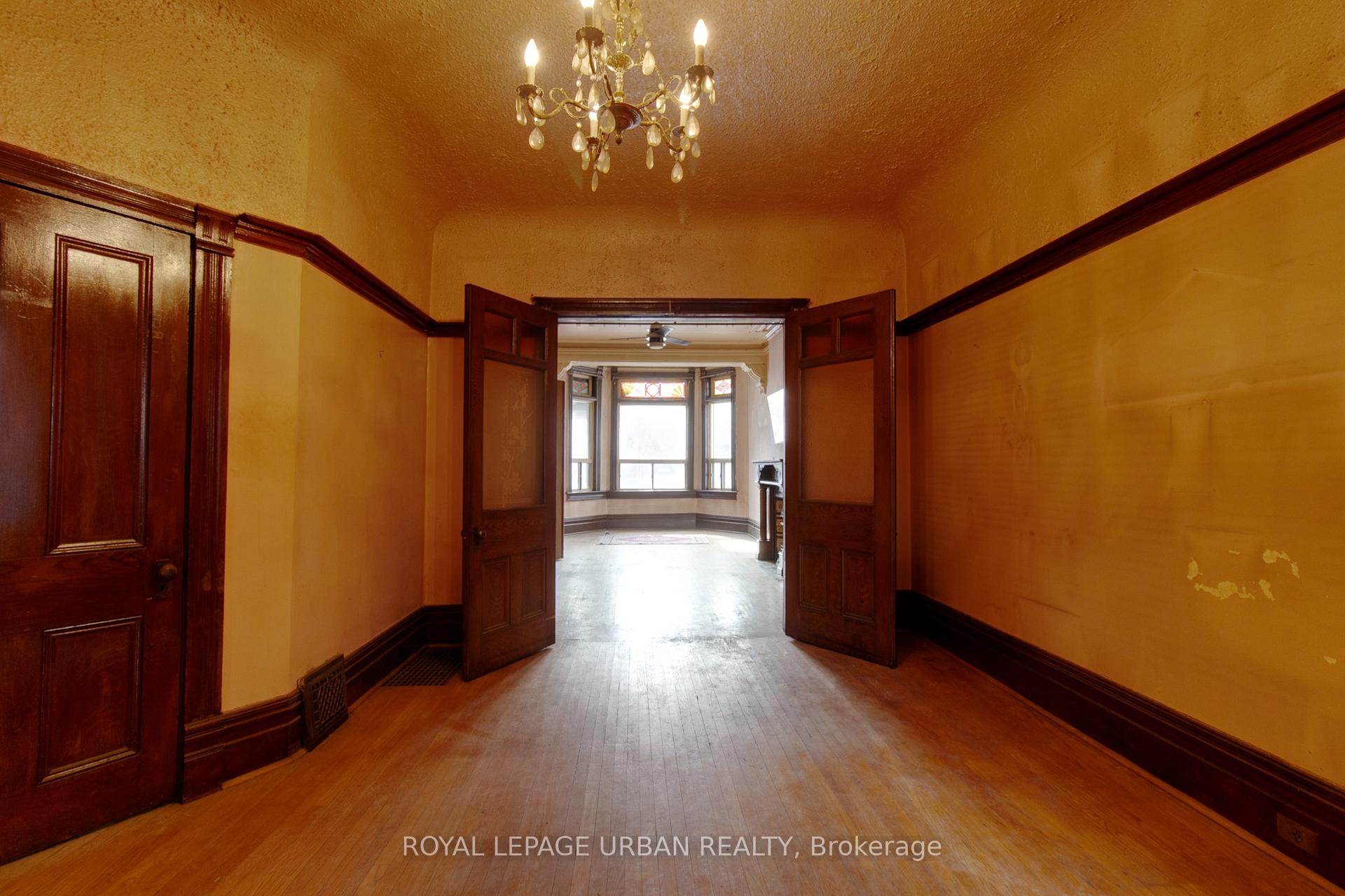 Photo 19 of 95 Crawford Street, Toronto, Niagara — HOMEH