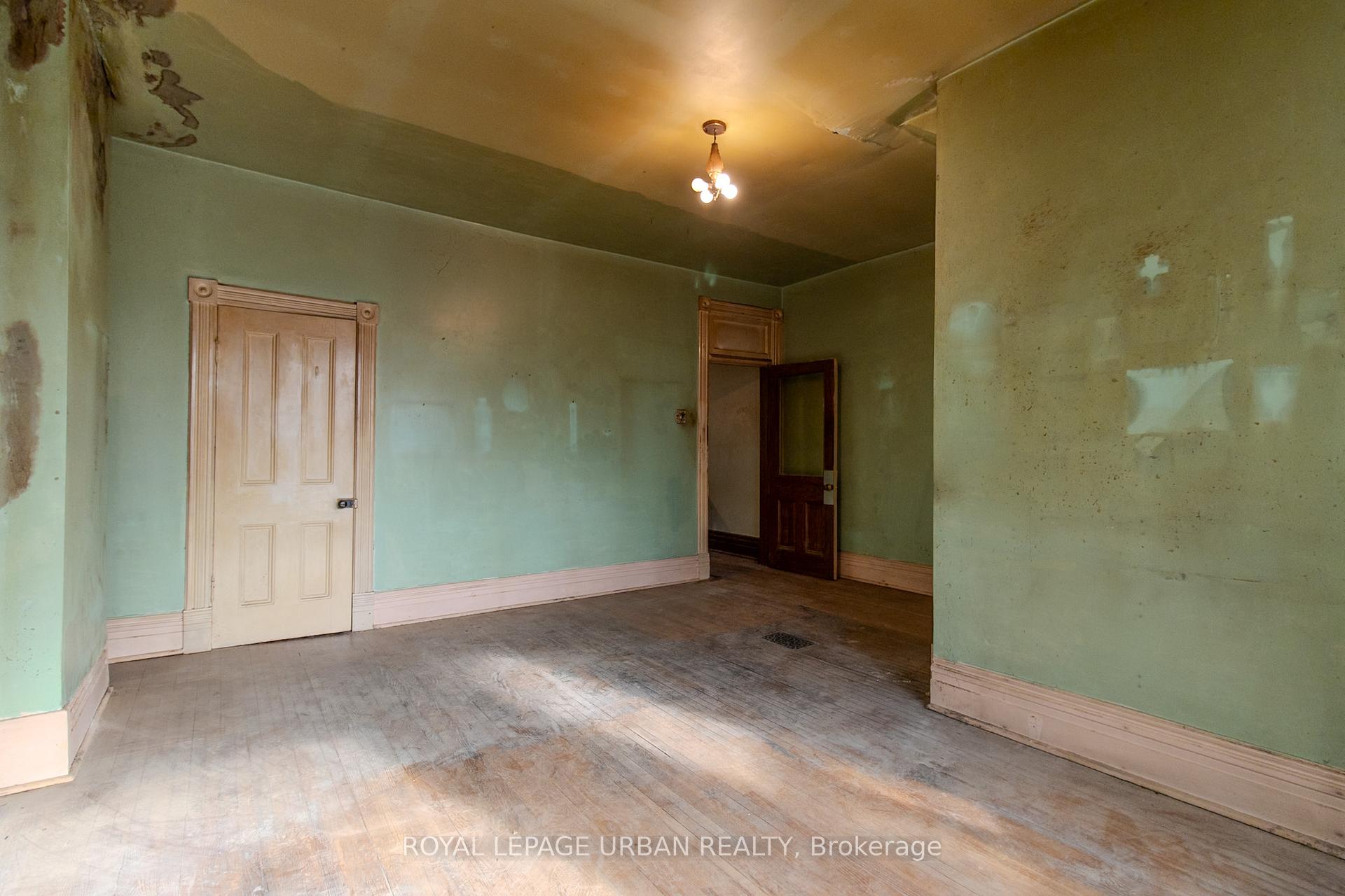 Photo 34 of 95 Crawford Street, Toronto, Niagara — HOMEH