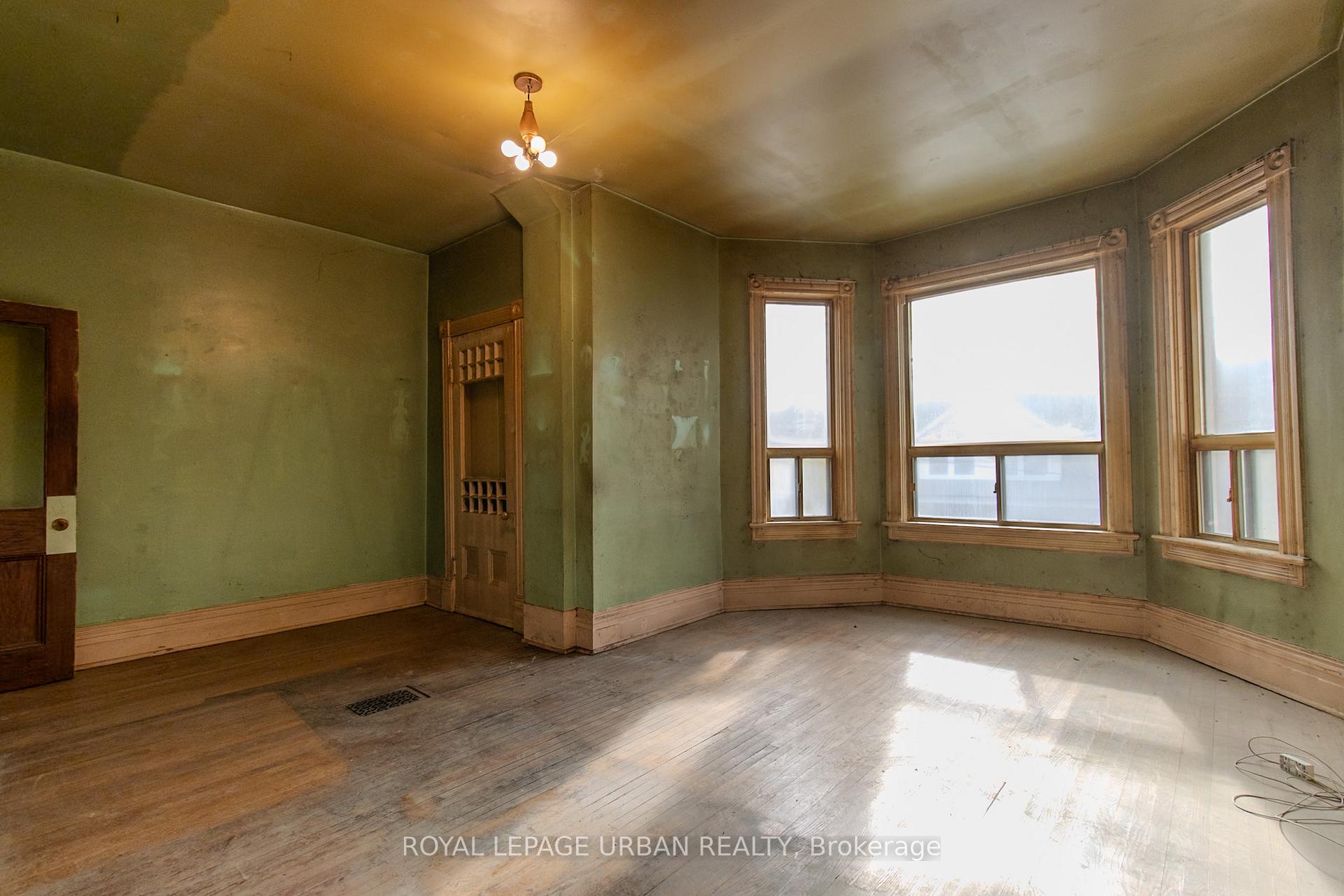 Photo 35 of 95 Crawford Street, Toronto, Niagara — HOMEH