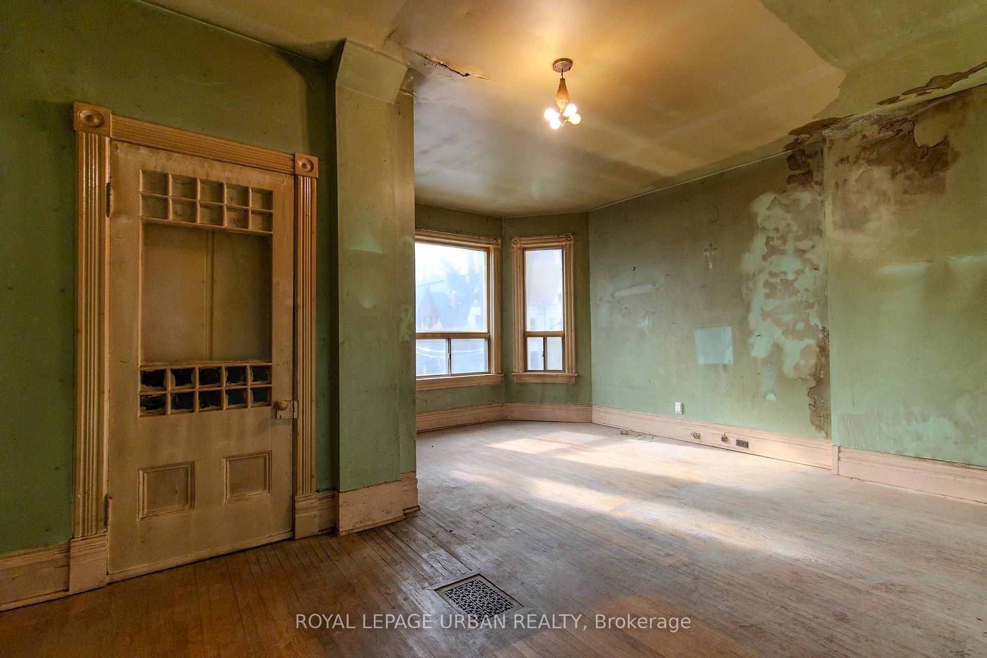 Photo 36 of 95 Crawford Street, Toronto, Niagara — HOMEH