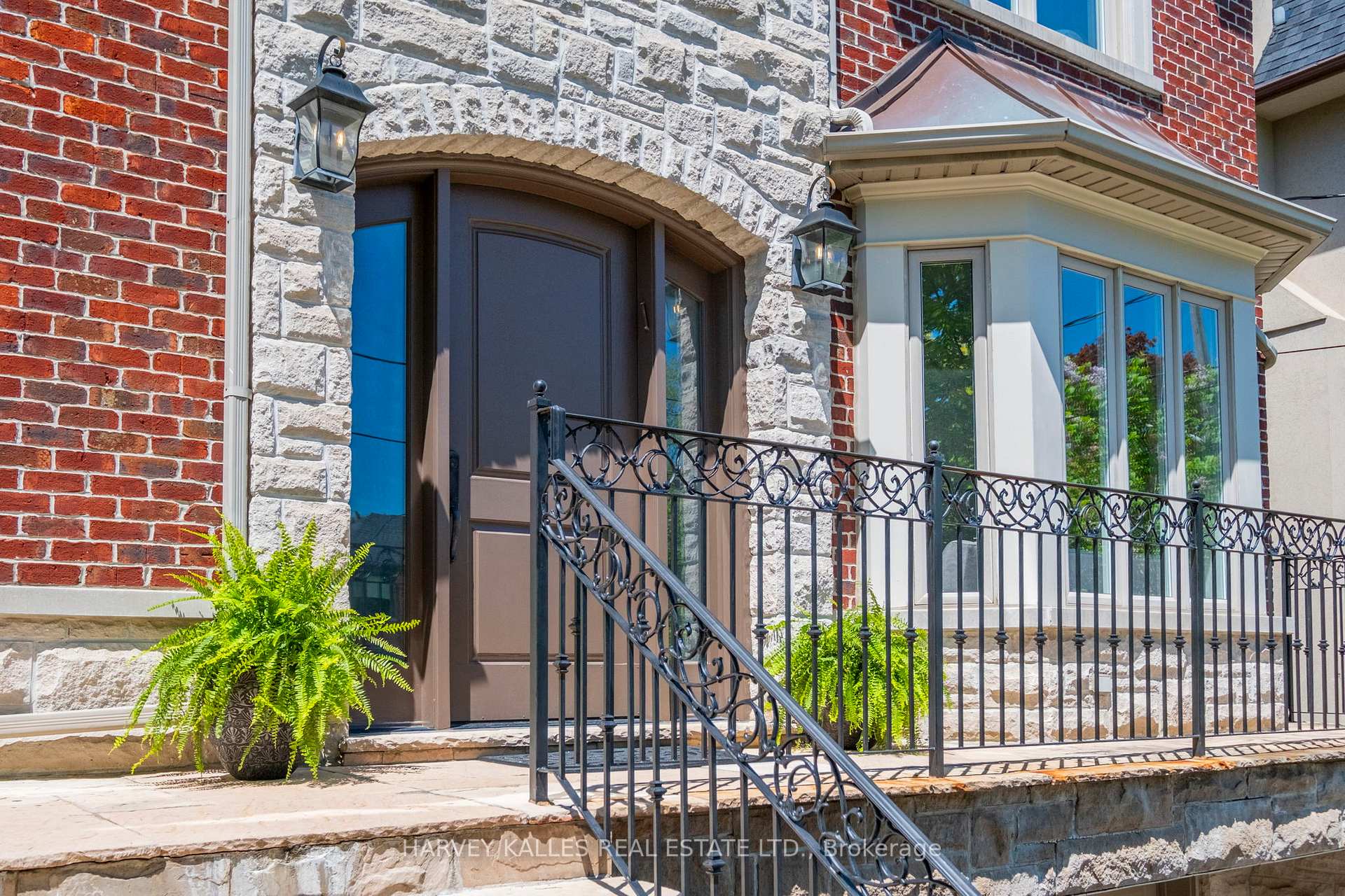 Photo 3 of 568 Deloraine Avenue, Toronto, Bedford Park-Nortown — HOMEH