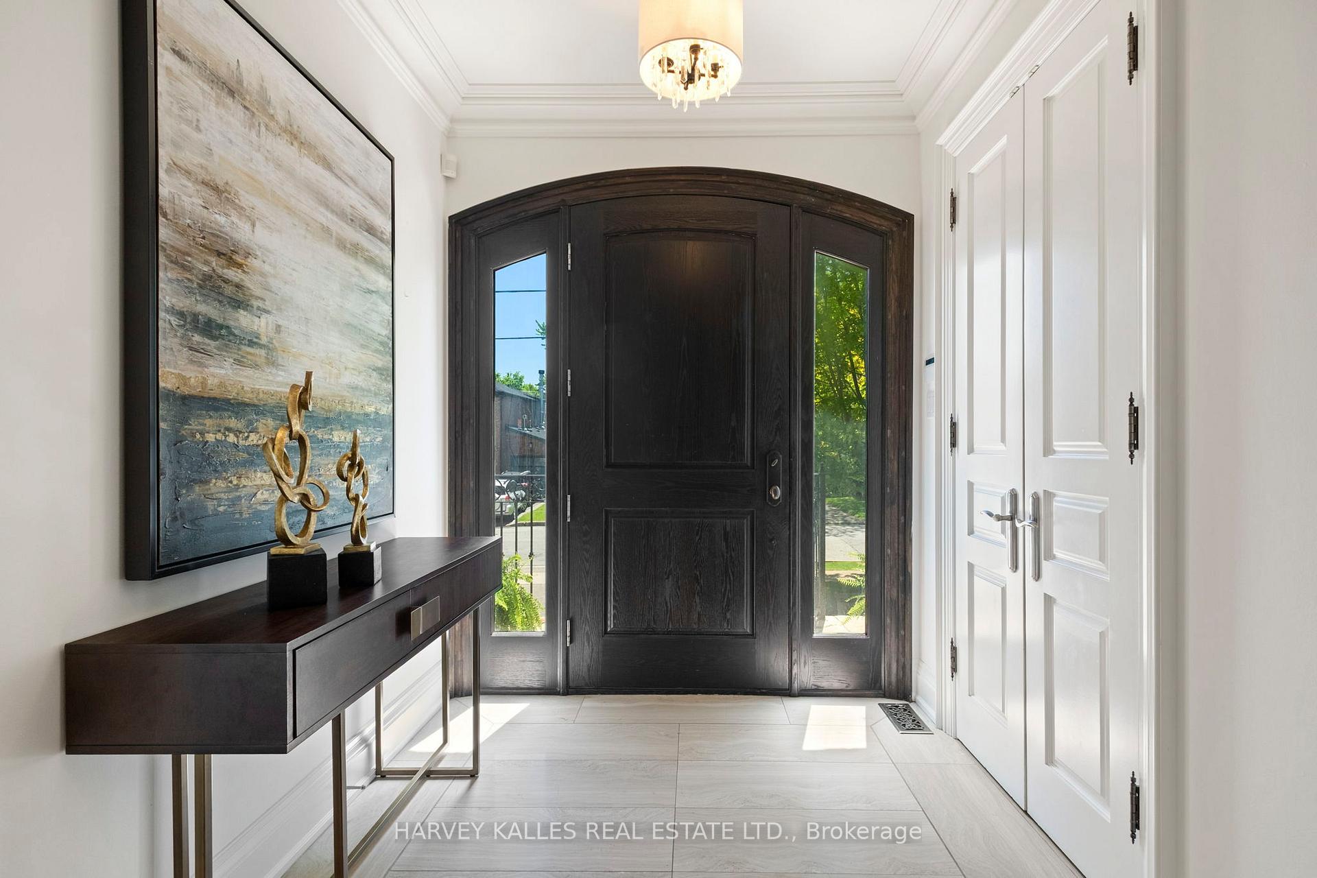 Photo 4 of 568 Deloraine Avenue, Toronto, Bedford Park-Nortown — HOMEH