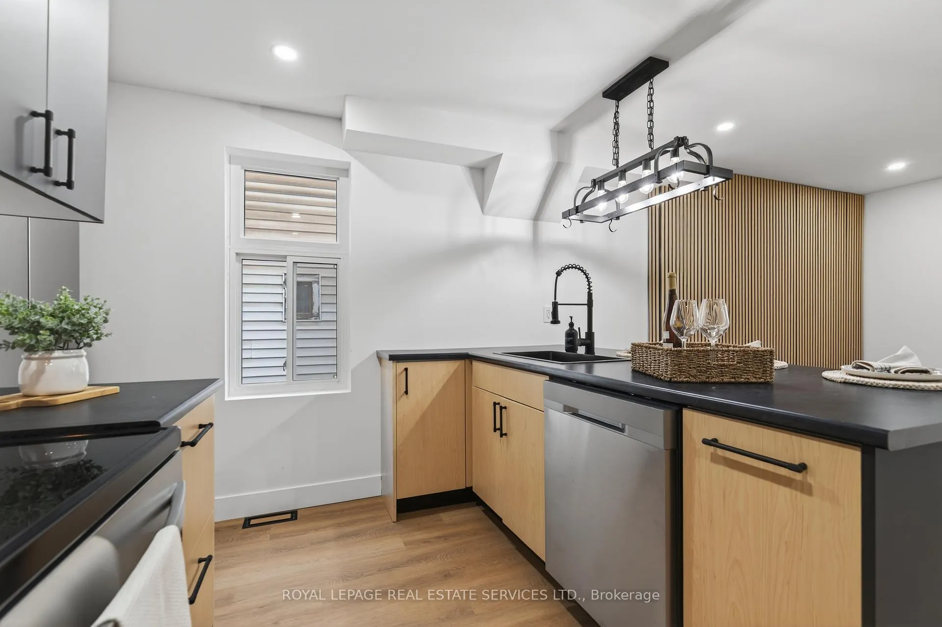 Photo 14 of 8 Whitfield Avenue, Hamilton, Industrial Sector — HOMEH