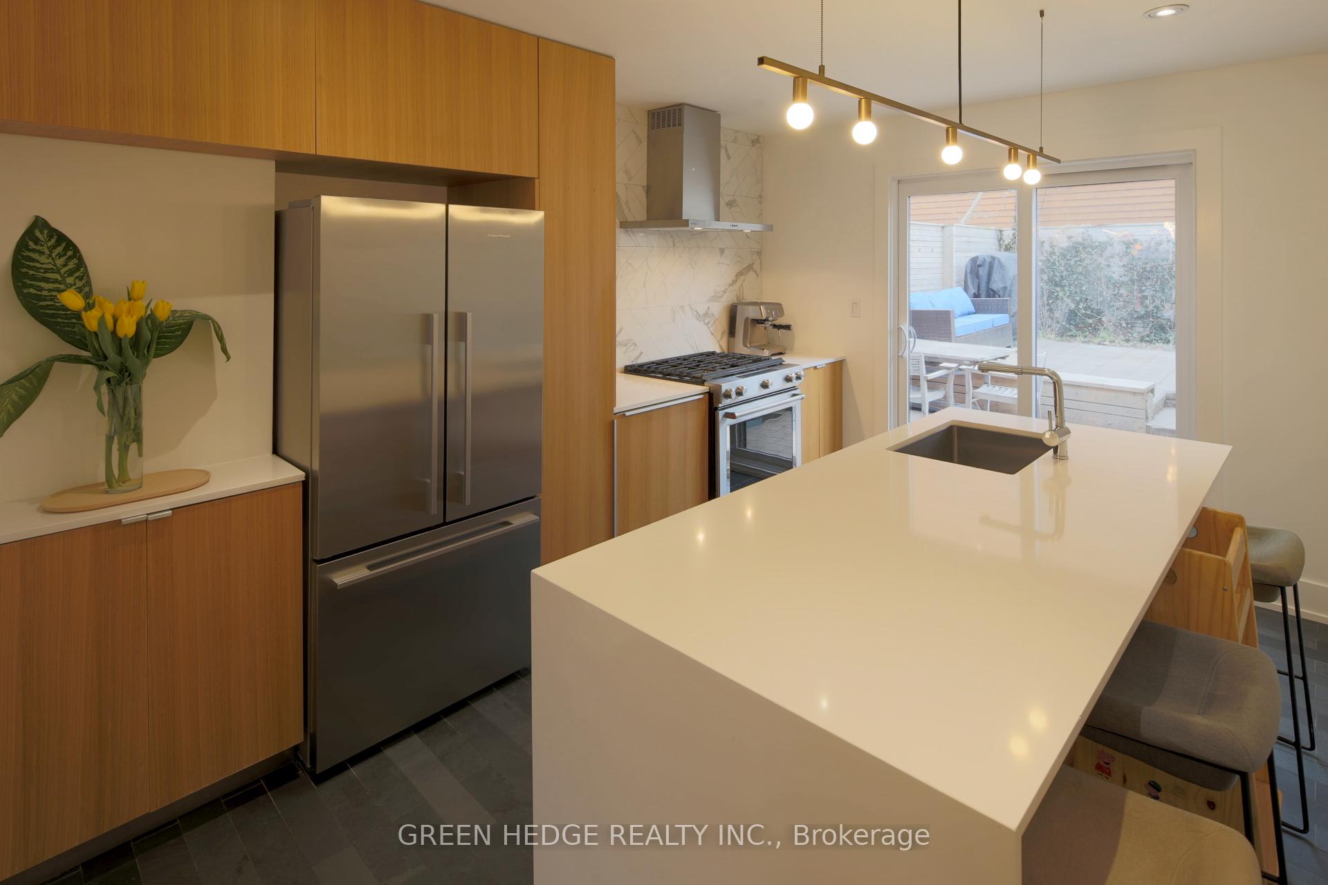 Photo 4 of 18 Afton Avenue, Toronto, Little Portugal — HOMEH