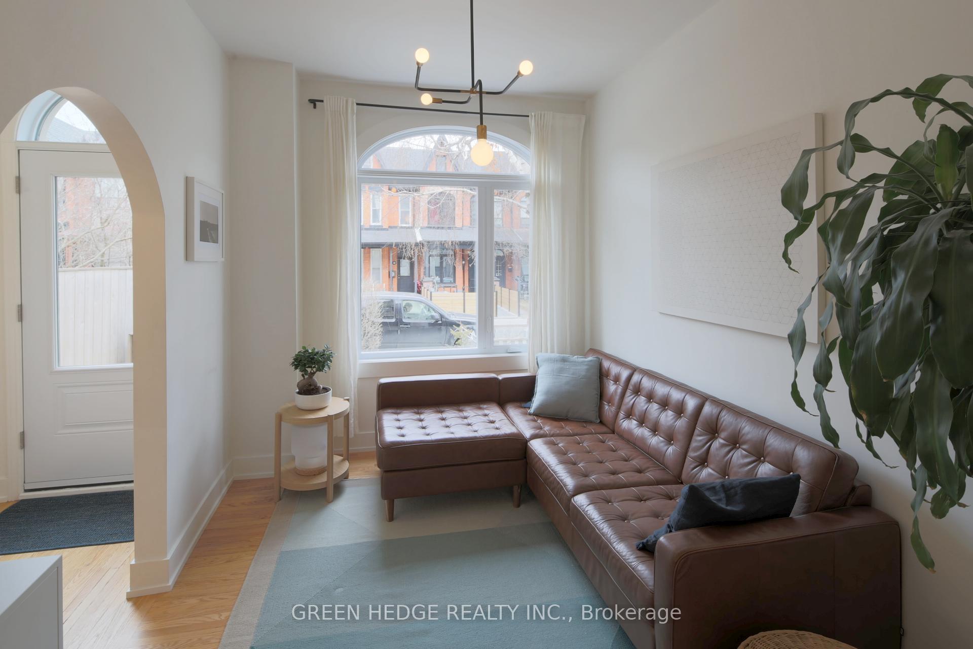 Photo 6 of 18 Afton Avenue, Toronto, Little Portugal — HOMEH