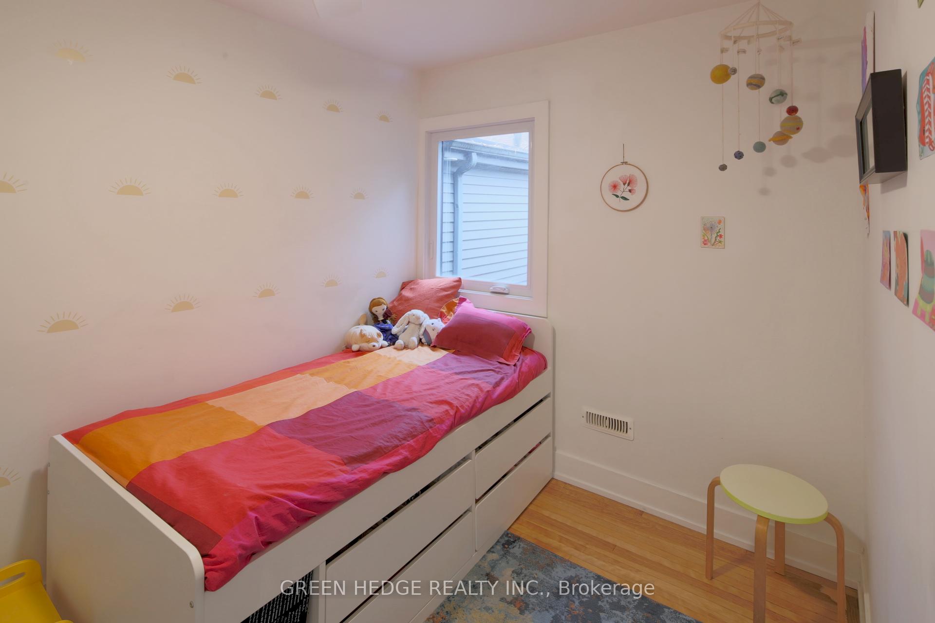 Photo 10 of 18 Afton Avenue, Toronto, Little Portugal — HOMEH