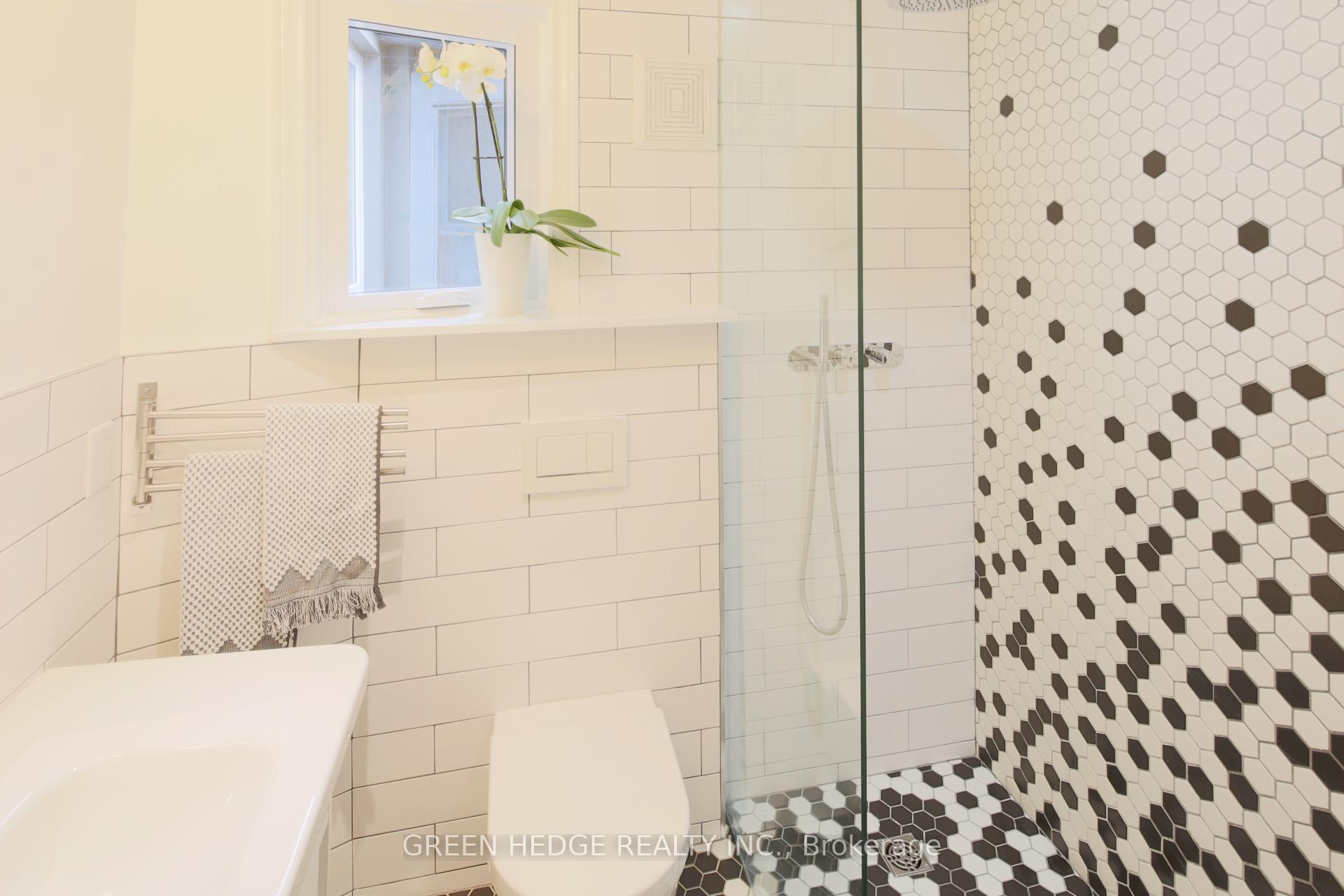 Photo 11 of 18 Afton Avenue, Toronto, Little Portugal — HOMEH