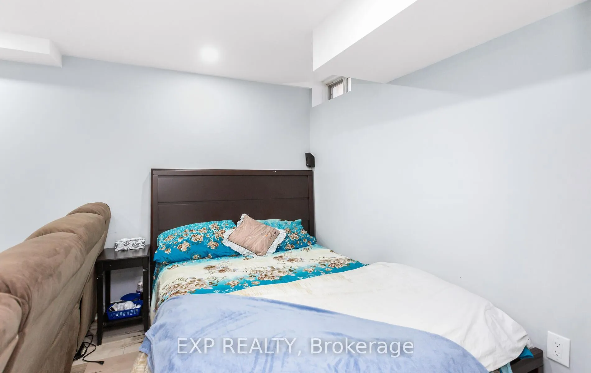 Photo 37 of 70 Grover Road, Brampton, Bram West — HOMEH