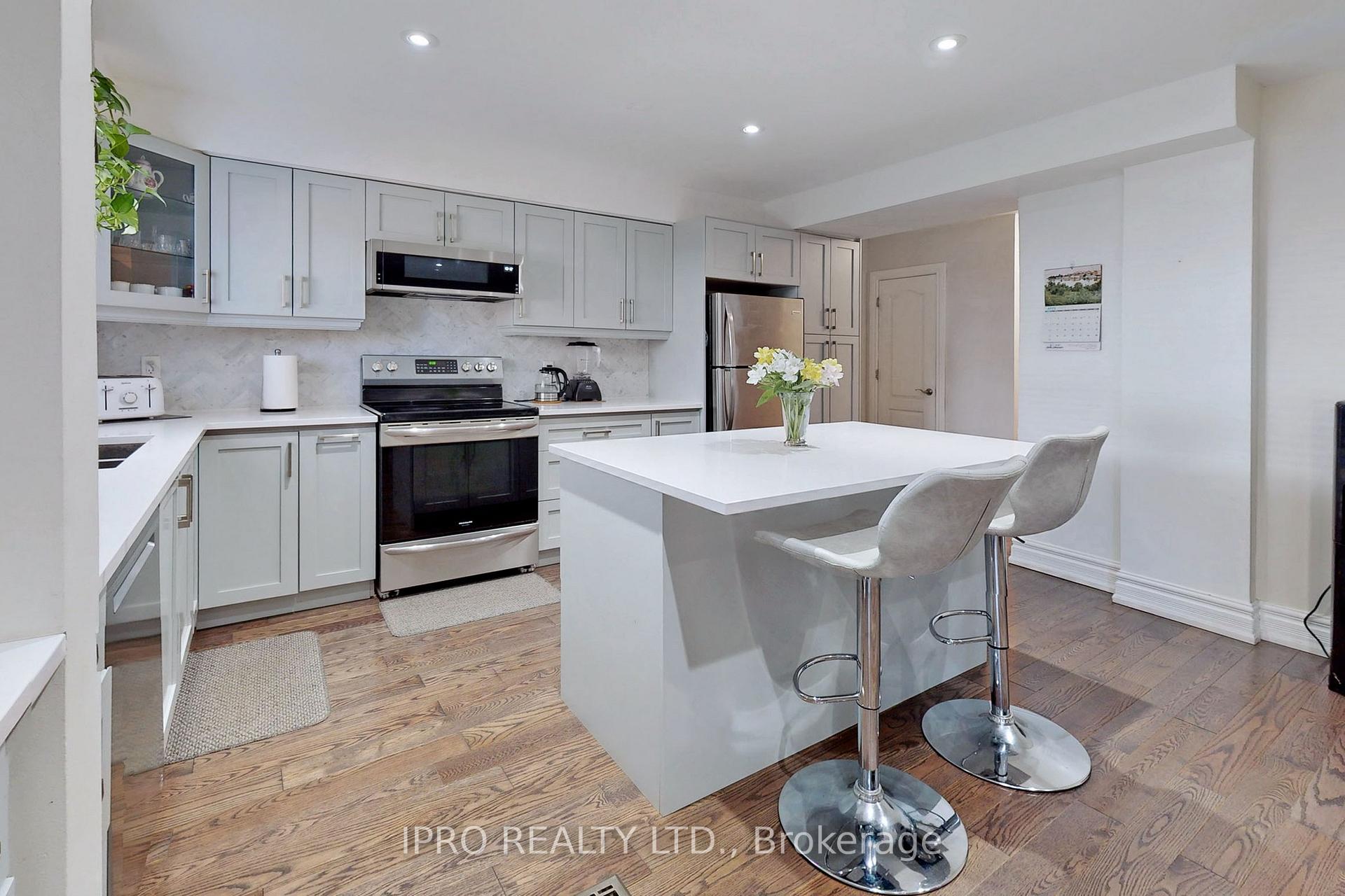 Photo 6 of 86 Oak Park Avenue, Toronto, Woodbine-Lumsden — HOMEH