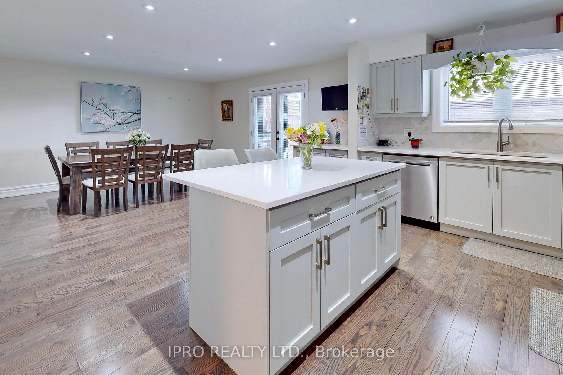 Photo 7 of 86 Oak Park Avenue, Toronto, Woodbine-Lumsden — HOMEH
