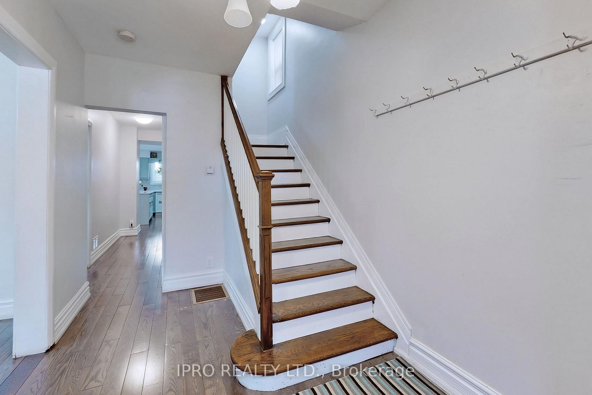 Photo 9 of 86 Oak Park Avenue, Toronto, Woodbine-Lumsden — HOMEH