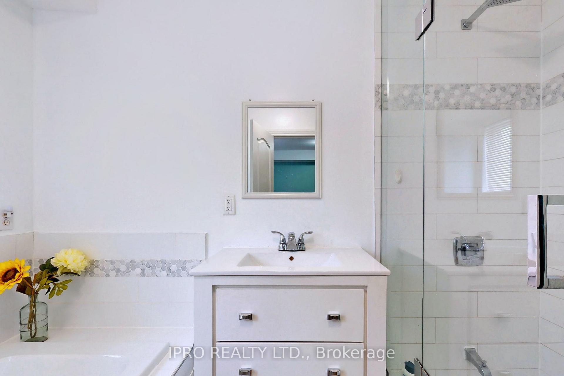 Photo 12 of 86 Oak Park Avenue, Toronto, Woodbine-Lumsden — HOMEH