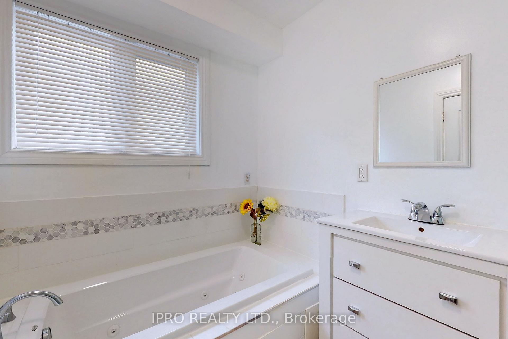 Photo 13 of 86 Oak Park Avenue, Toronto, Woodbine-Lumsden — HOMEH