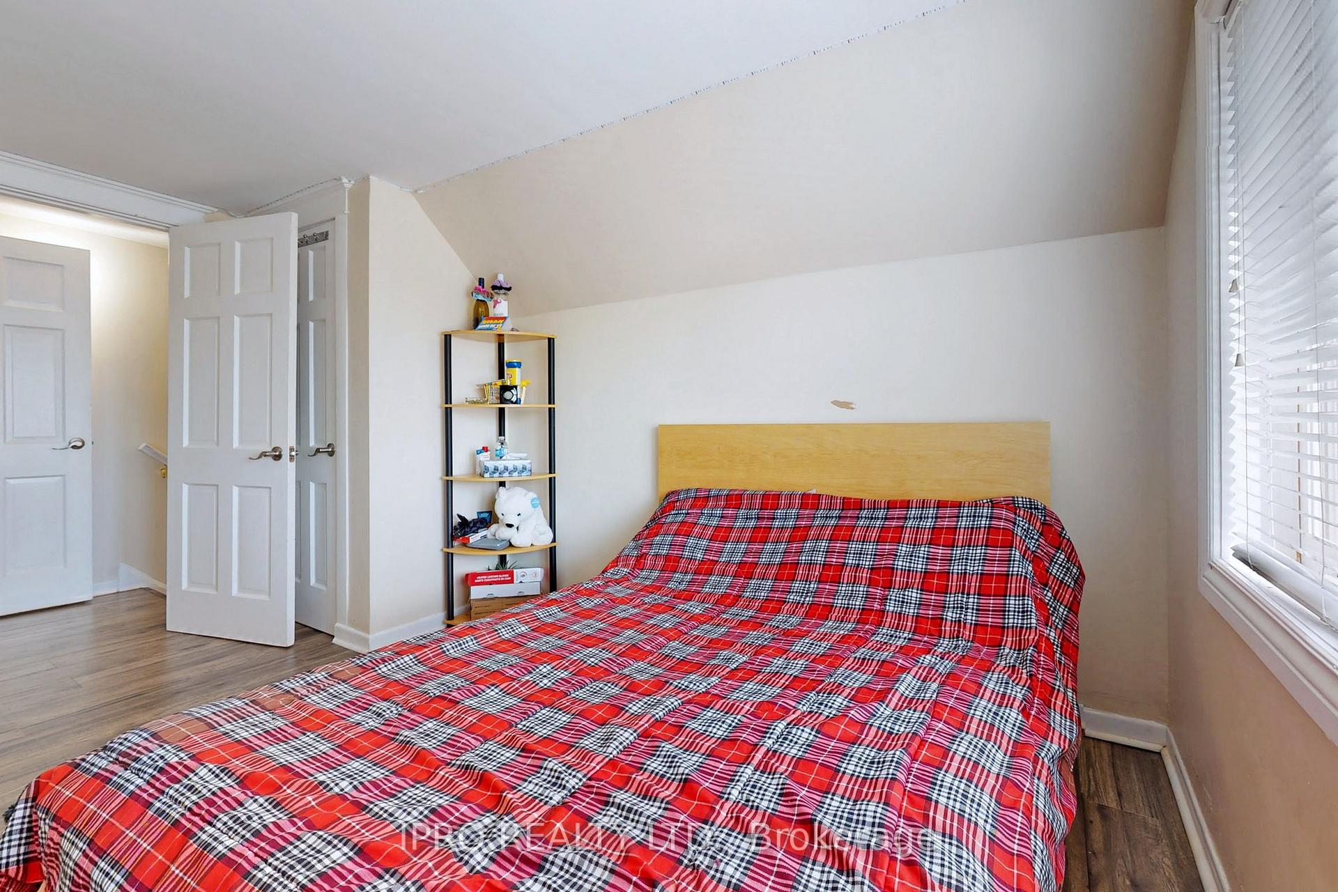 Photo 15 of 86 Oak Park Avenue, Toronto, Woodbine-Lumsden — HOMEH