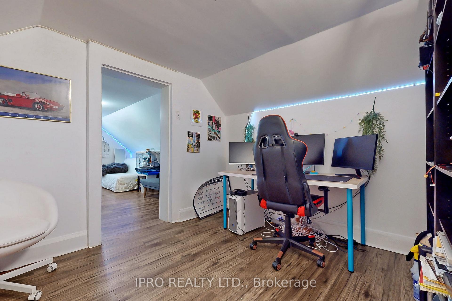 Photo 16 of 86 Oak Park Avenue, Toronto, Woodbine-Lumsden — HOMEH