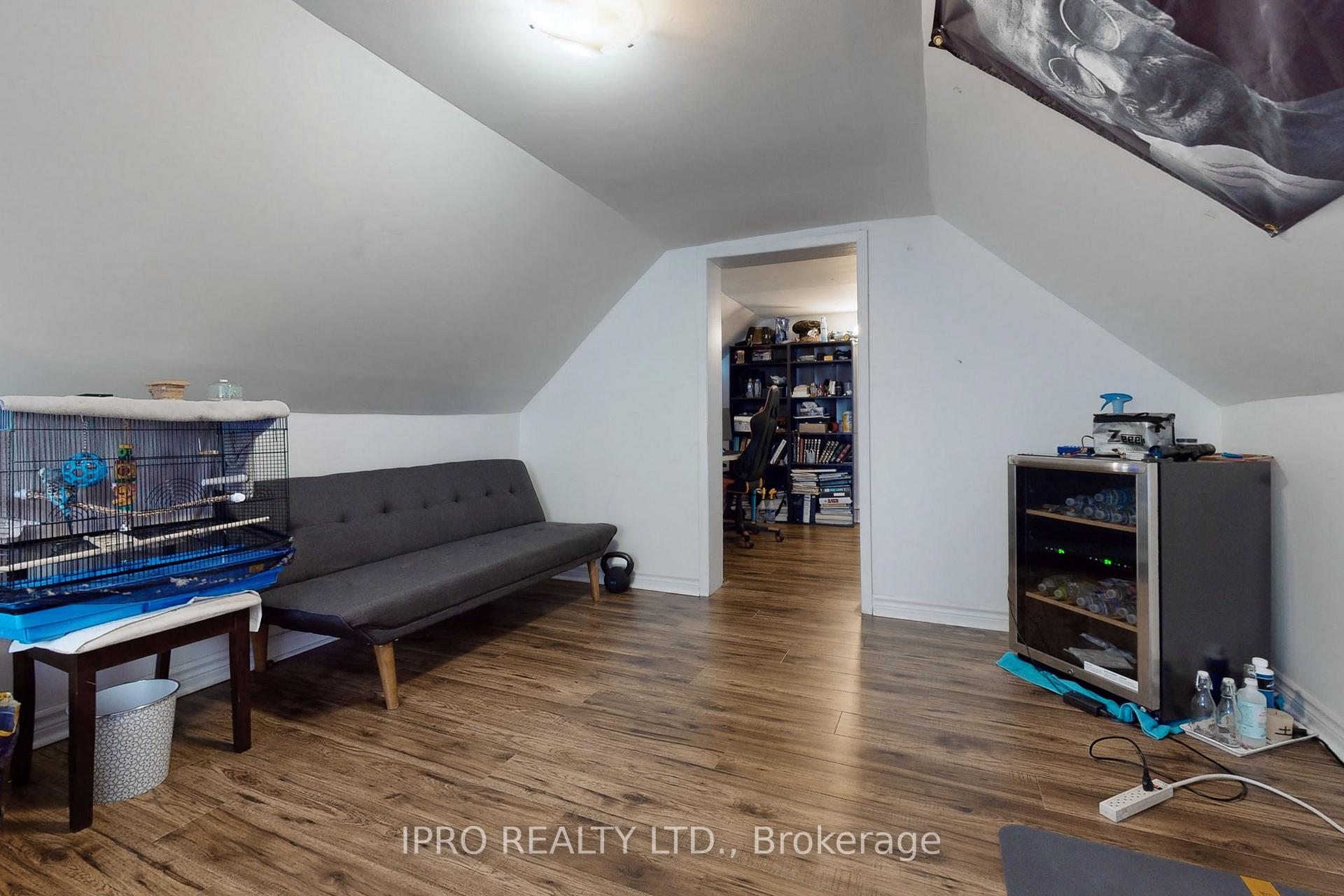 Photo 17 of 86 Oak Park Avenue, Toronto, Woodbine-Lumsden — HOMEH