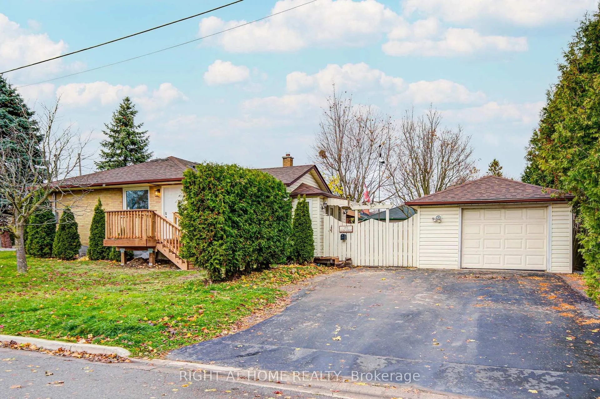 Photo 2 of (MAIN) 705 Glenforest Street, Oshawa, Northglen — HOMEH
