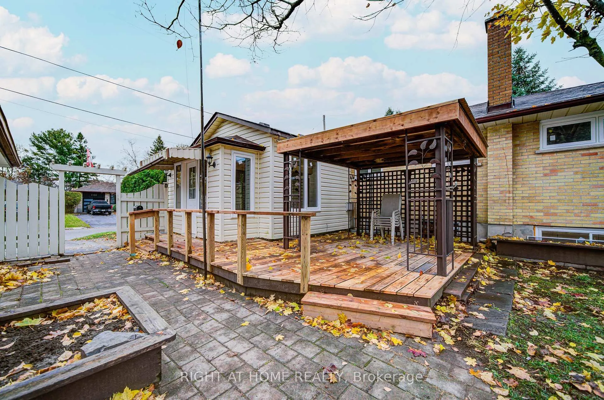 Photo 3 of (MAIN) 705 Glenforest Street, Oshawa, Northglen — HOMEH