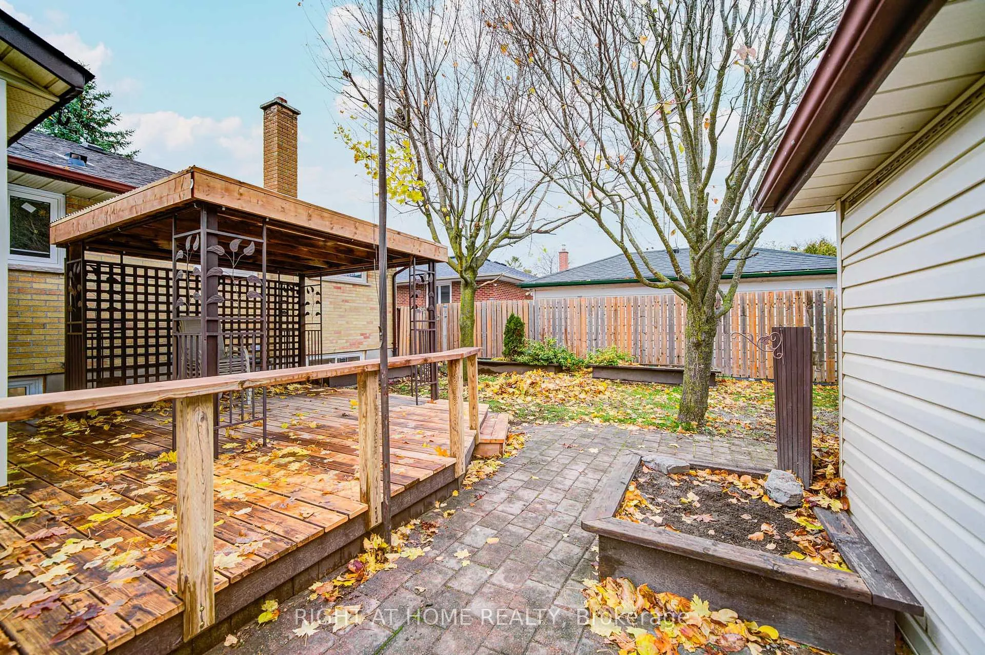 Photo 4 of (MAIN) 705 Glenforest Street, Oshawa, Northglen — HOMEH